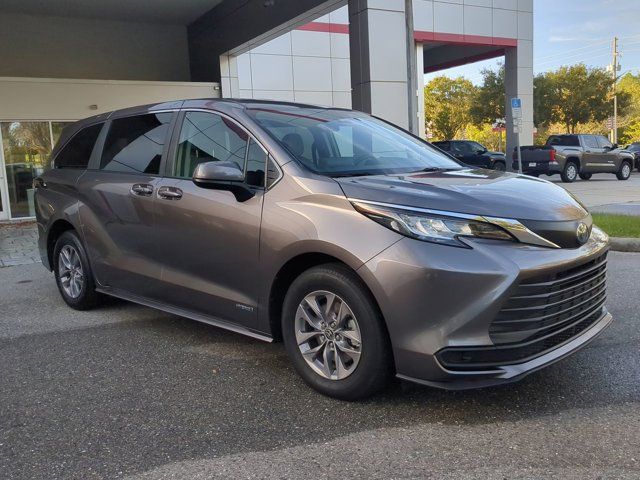 2021 Toyota Sienna LE