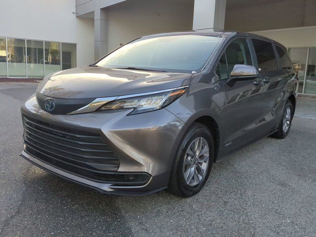 2021 Toyota Sienna LE