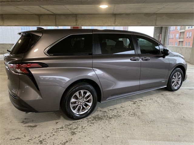 2021 Toyota Sienna LE