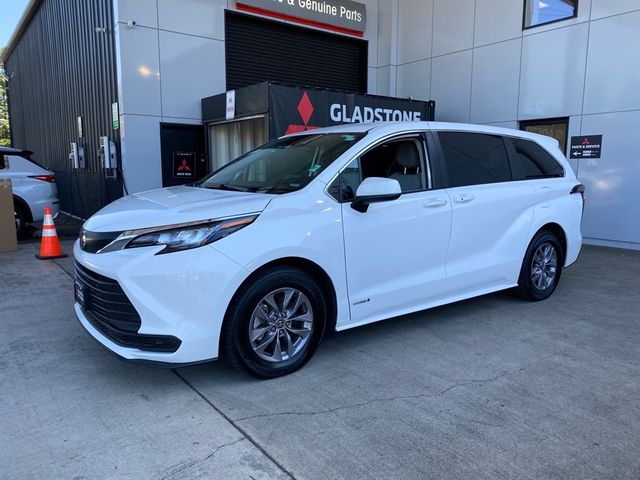 2021 Toyota Sienna LE