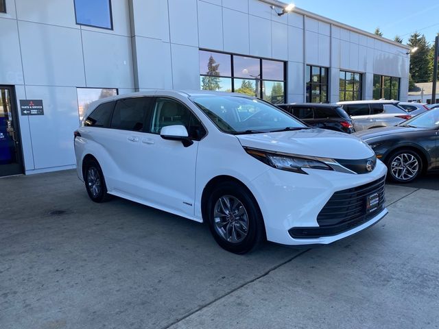 2021 Toyota Sienna LE