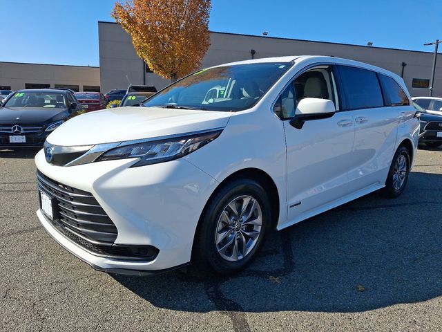 2021 Toyota Sienna LE