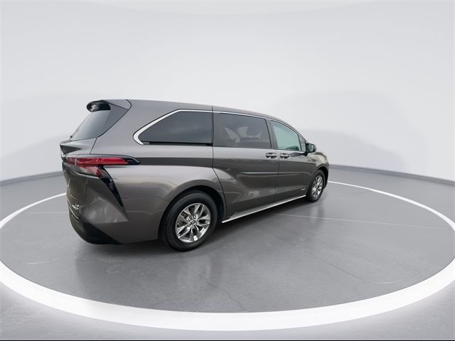 2021 Toyota Sienna LE