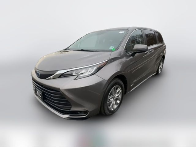 2021 Toyota Sienna LE