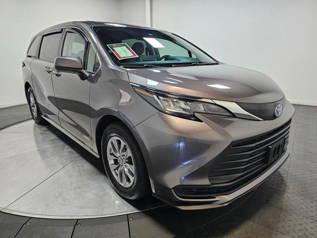 2021 Toyota Sienna LE