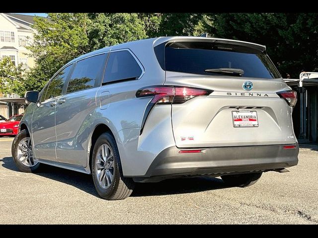 2021 Toyota Sienna LE