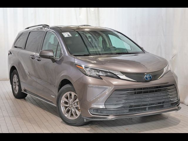 2021 Toyota Sienna LE