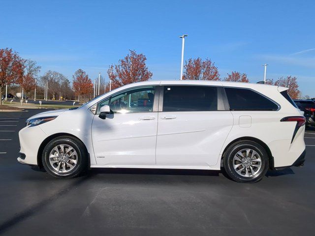 2021 Toyota Sienna LE