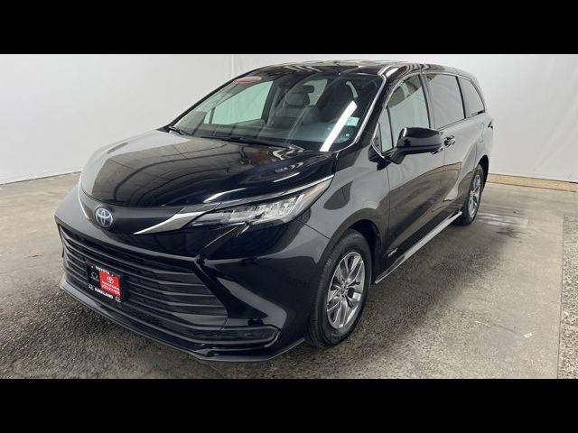 2021 Toyota Sienna LE