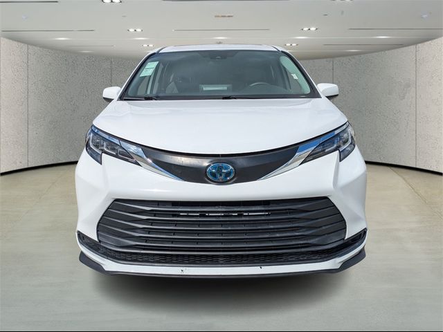 2021 Toyota Sienna LE