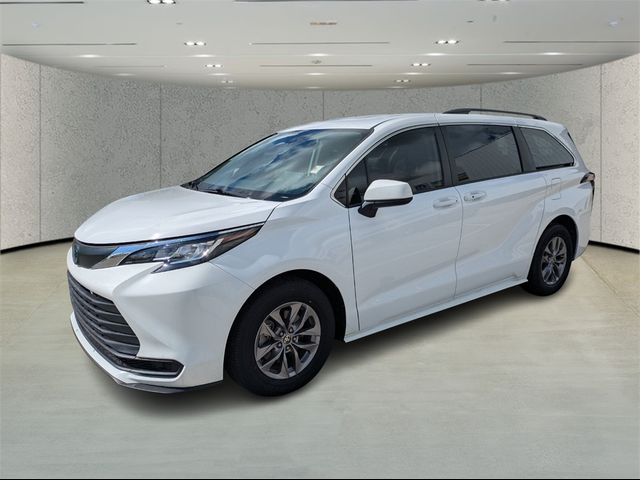 2021 Toyota Sienna LE