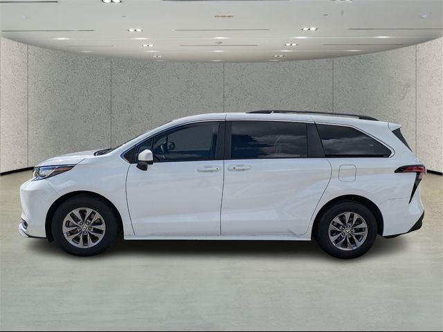 2021 Toyota Sienna LE