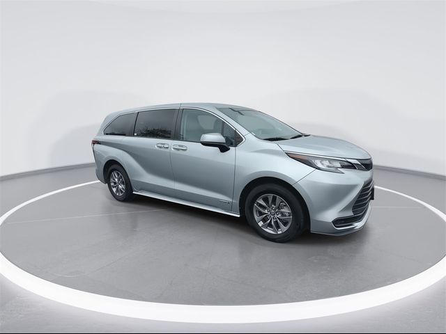 2021 Toyota Sienna LE