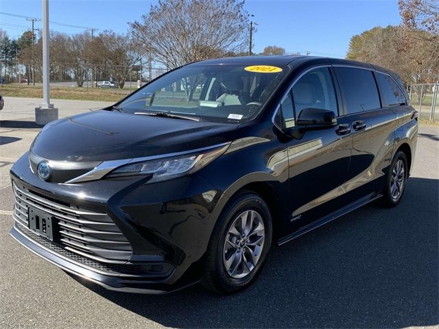 2021 Toyota Sienna LE