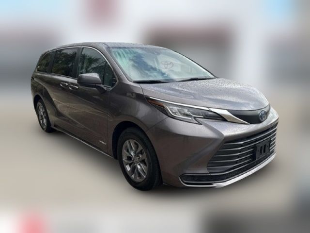 2021 Toyota Sienna LE