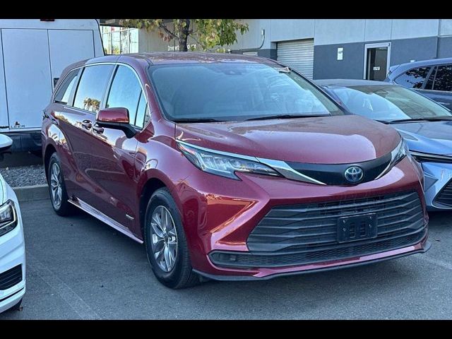 2021 Toyota Sienna LE