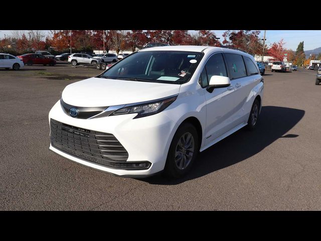 2021 Toyota Sienna LE