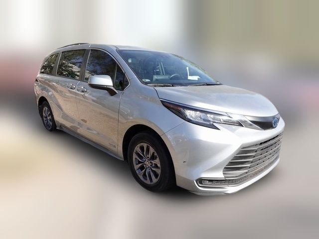 2021 Toyota Sienna LE