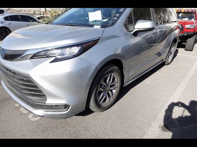 2021 Toyota Sienna LE