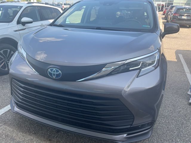 2021 Toyota Sienna LE