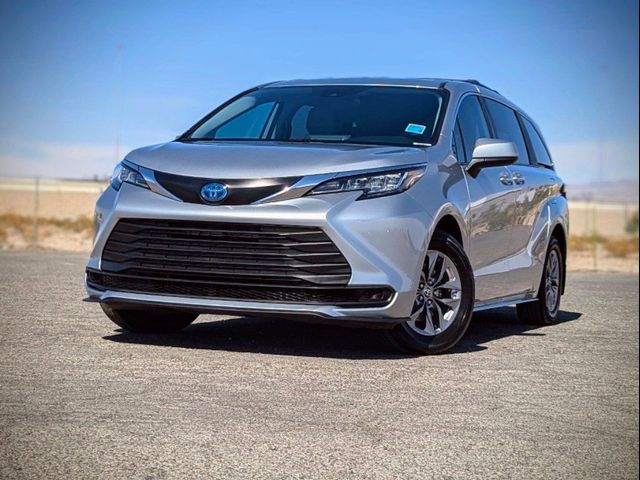 2021 Toyota Sienna LE