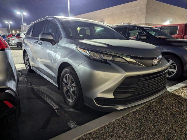 2021 Toyota Sienna LE