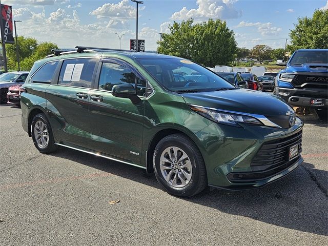 2021 Toyota Sienna LE