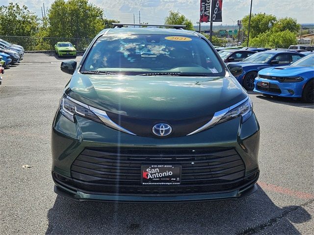 2021 Toyota Sienna LE