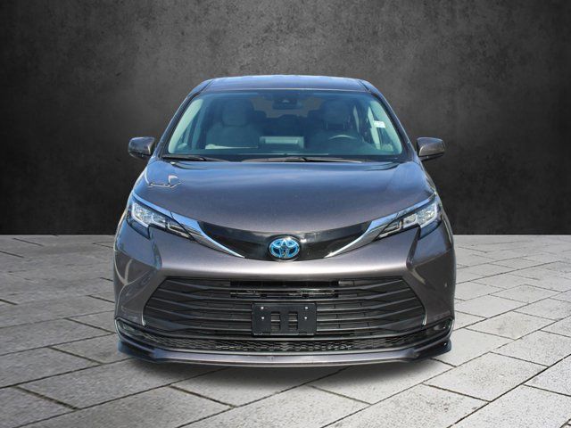 2021 Toyota Sienna LE