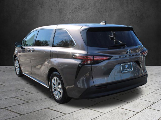 2021 Toyota Sienna LE