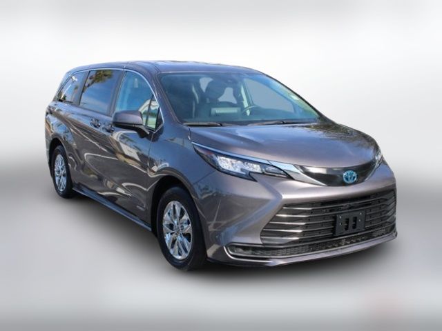 2021 Toyota Sienna LE