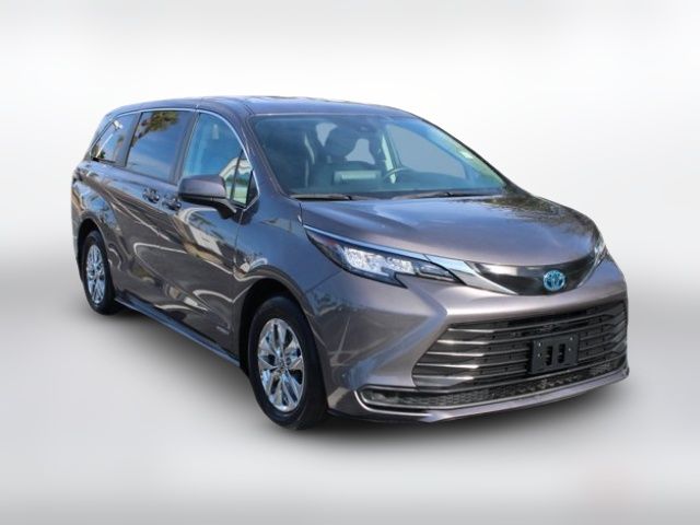 2021 Toyota Sienna LE