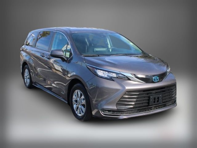 2021 Toyota Sienna LE