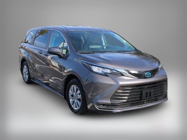 2021 Toyota Sienna LE