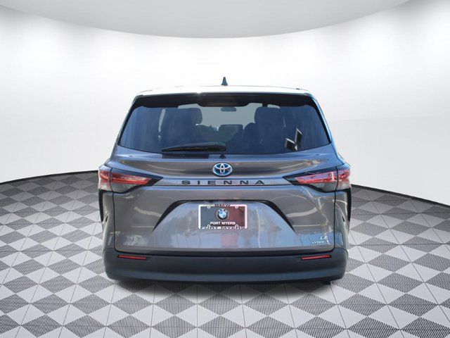 2021 Toyota Sienna LE