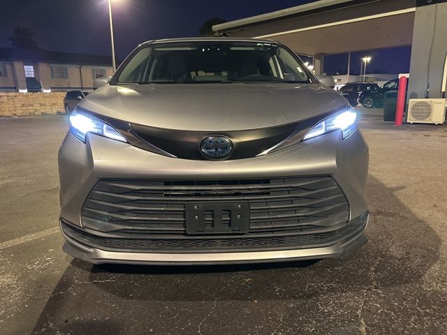 2021 Toyota Sienna LE