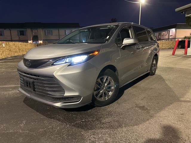 2021 Toyota Sienna LE