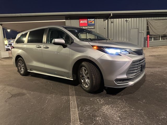 2021 Toyota Sienna LE