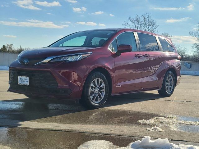 2021 Toyota Sienna LE