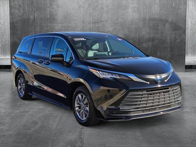 2021 Toyota Sienna LE