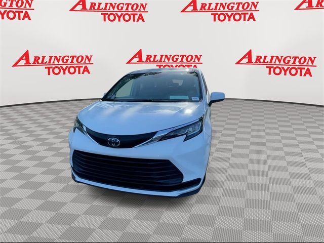 2021 Toyota Sienna LE