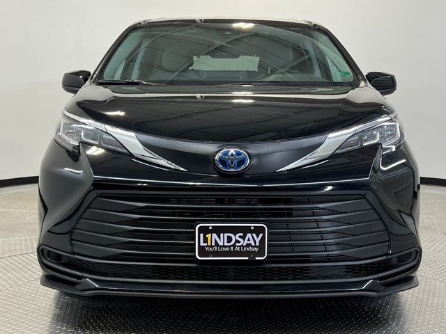 2021 Toyota Sienna LE
