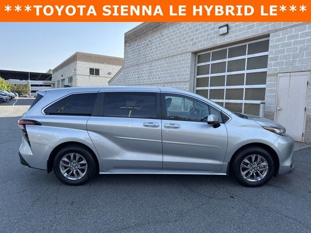 2021 Toyota Sienna LE