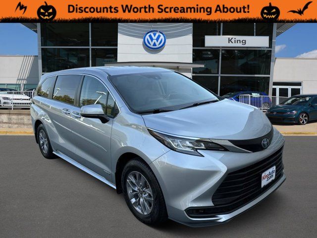 2021 Toyota Sienna LE