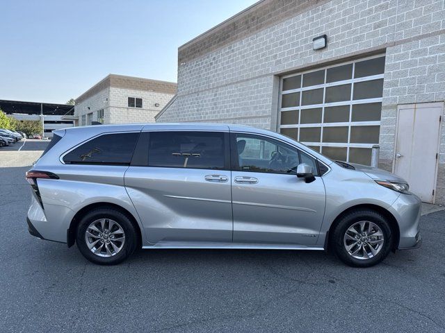 2021 Toyota Sienna LE