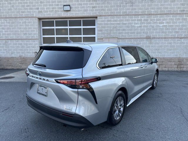 2021 Toyota Sienna LE