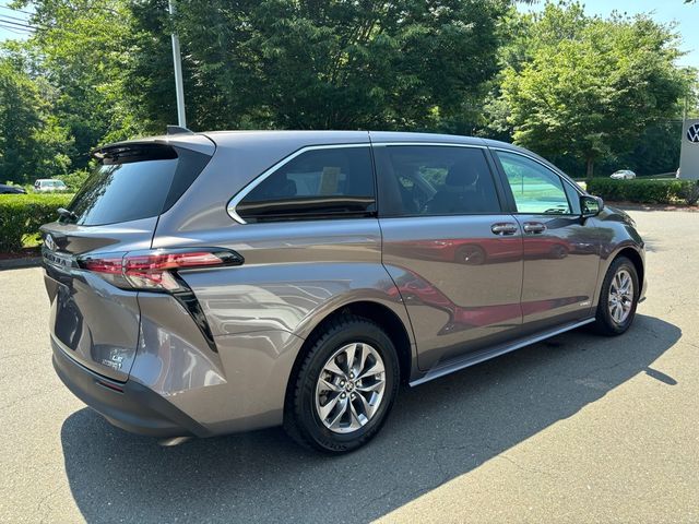 2021 Toyota Sienna LE