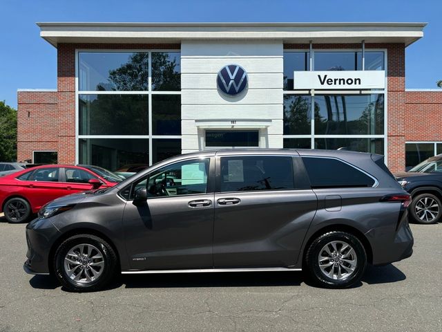 2021 Toyota Sienna LE