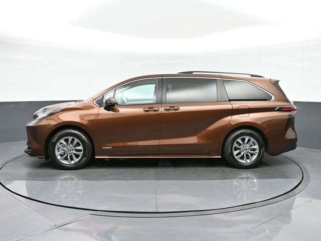 2021 Toyota Sienna LE