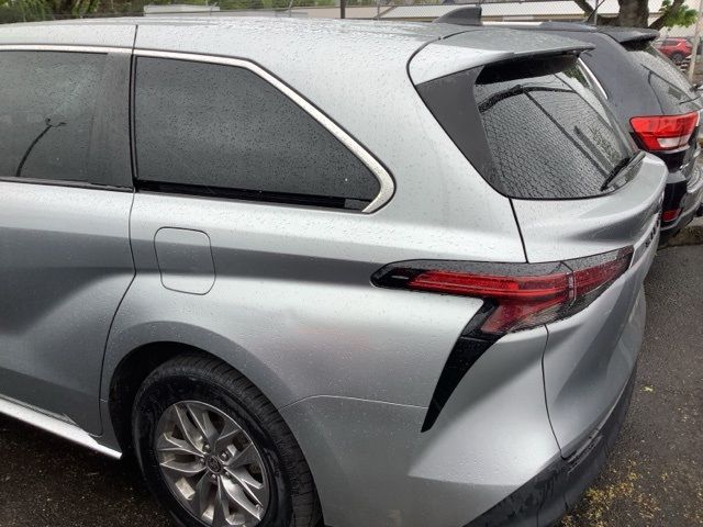 2021 Toyota Sienna LE